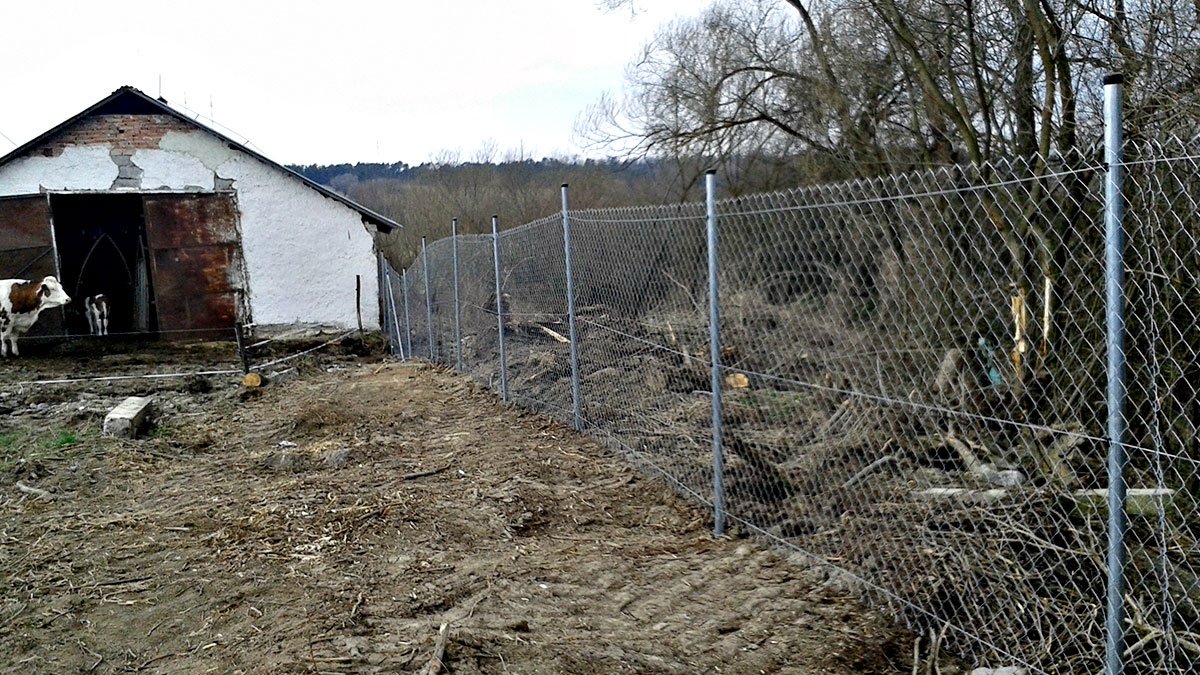 Pletivo kolem hospodářského dvora