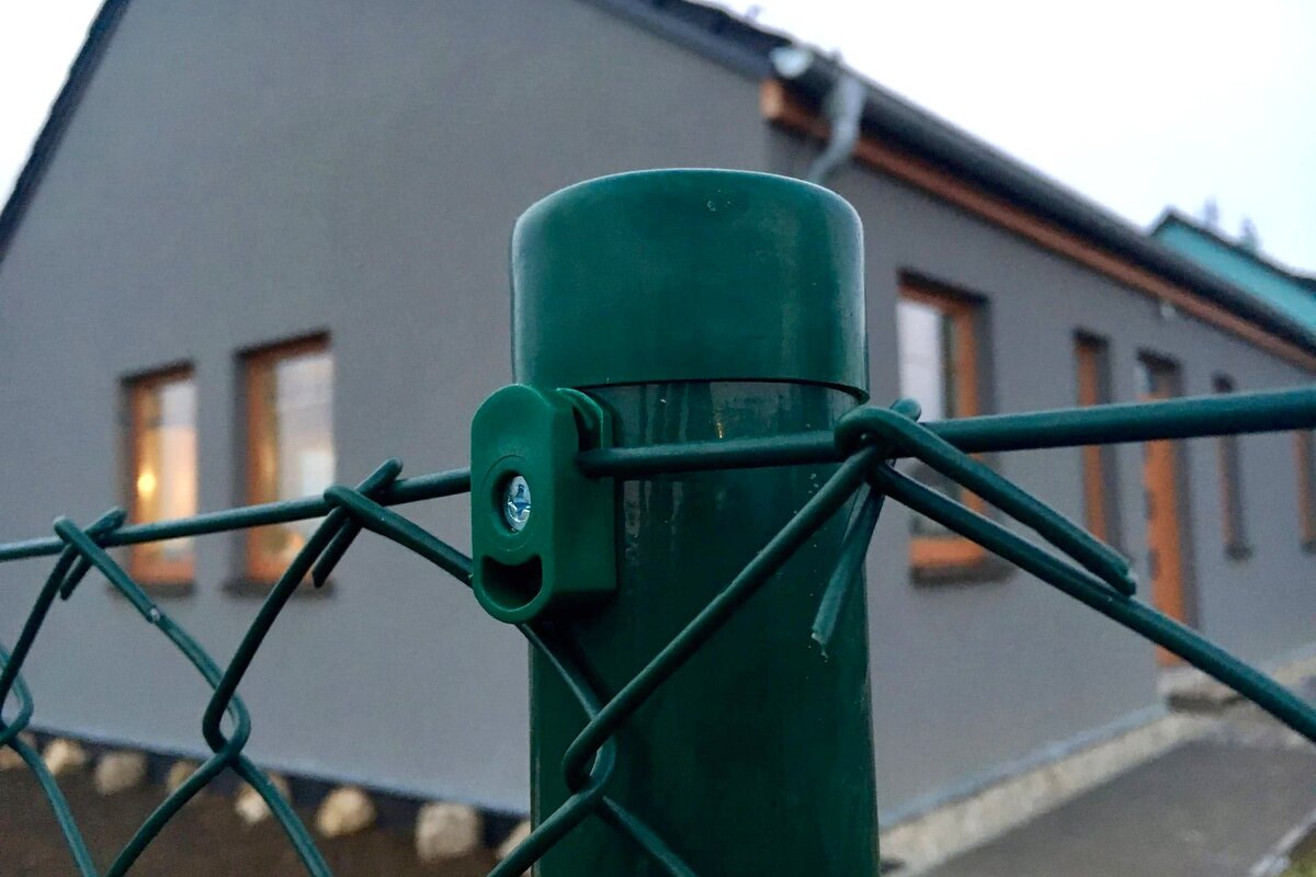 Realizace pletivového plotu — naše montážní parta